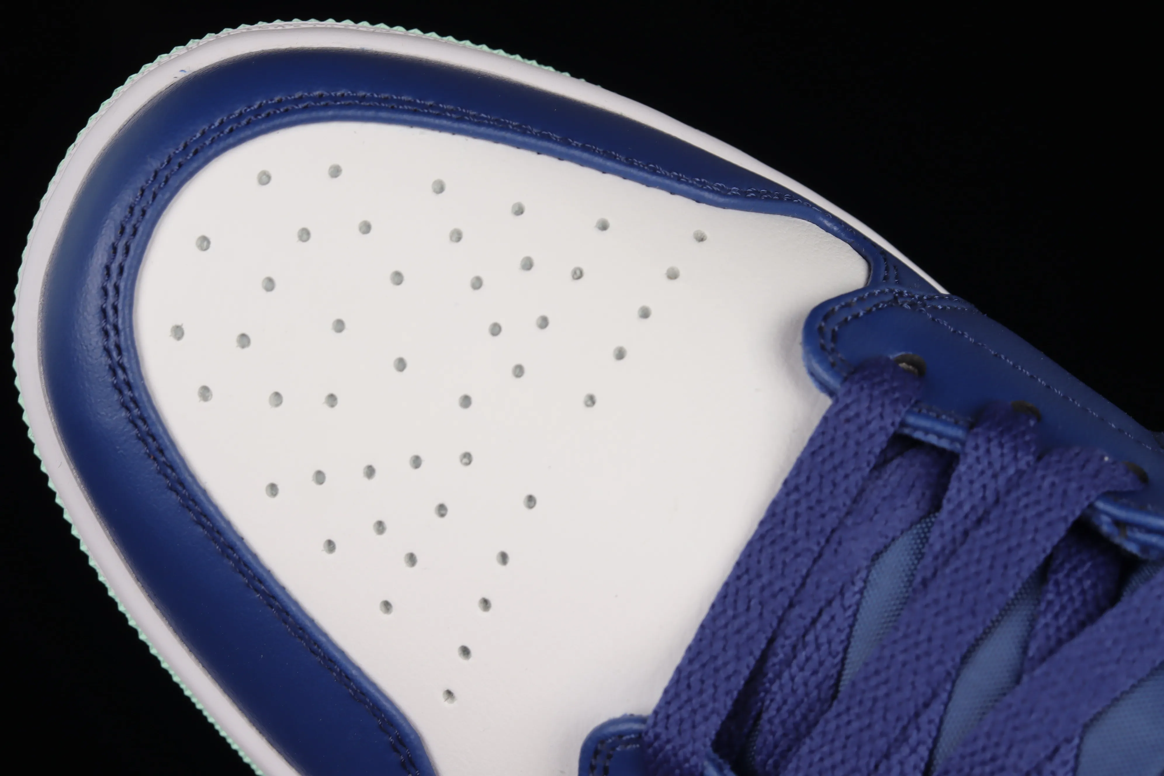 All categories Air Jordan Jordan series basketball shoes Air Jordan 1 Mid Air Jordan AJ1 Mid AJ1 Joe 1 blue white green mid-top basketball shoes 554724-413
